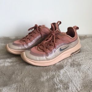 Women’s Nike Air Max Axis size 7
